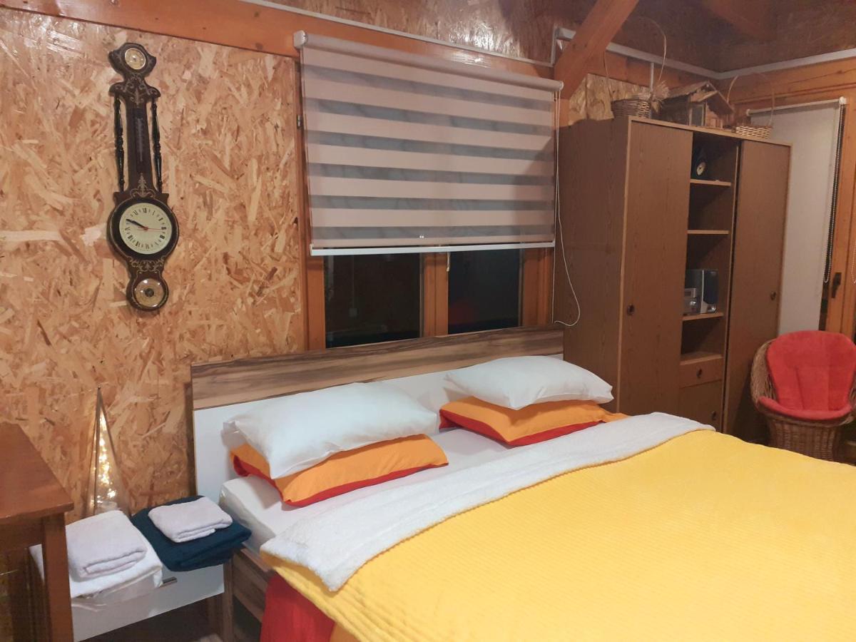 Obiteljski Apartman Borovi 비소코 외부 사진