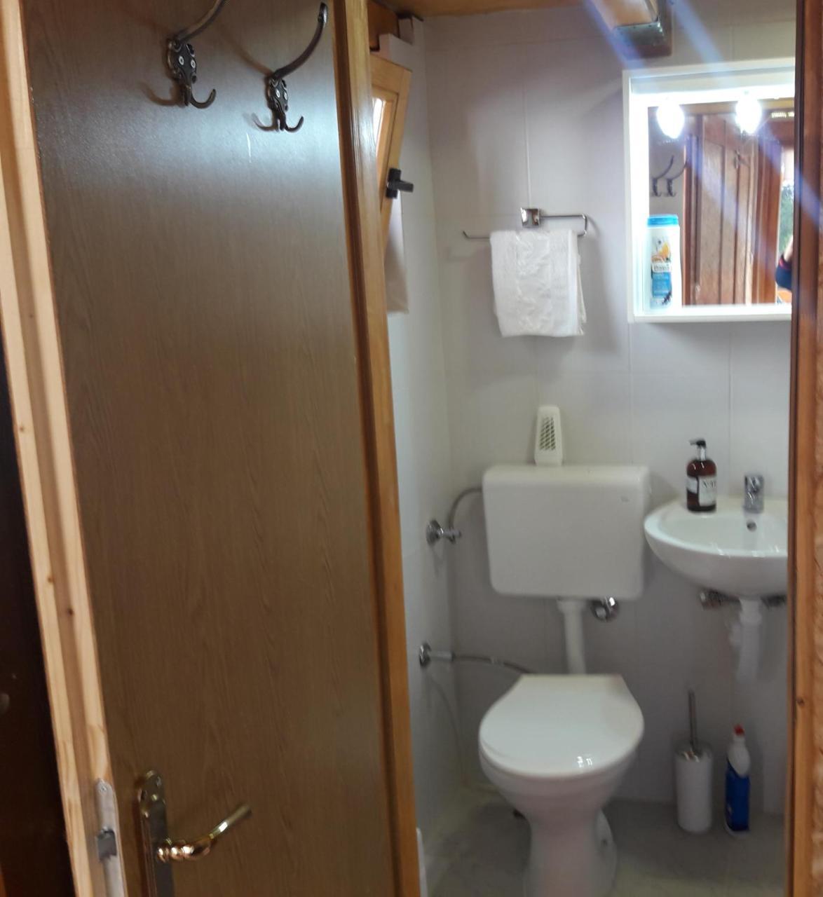 Obiteljski Apartman Borovi 비소코 외부 사진